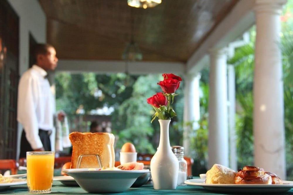 Bronte Hotel Harare Ngoại thất bức ảnh
